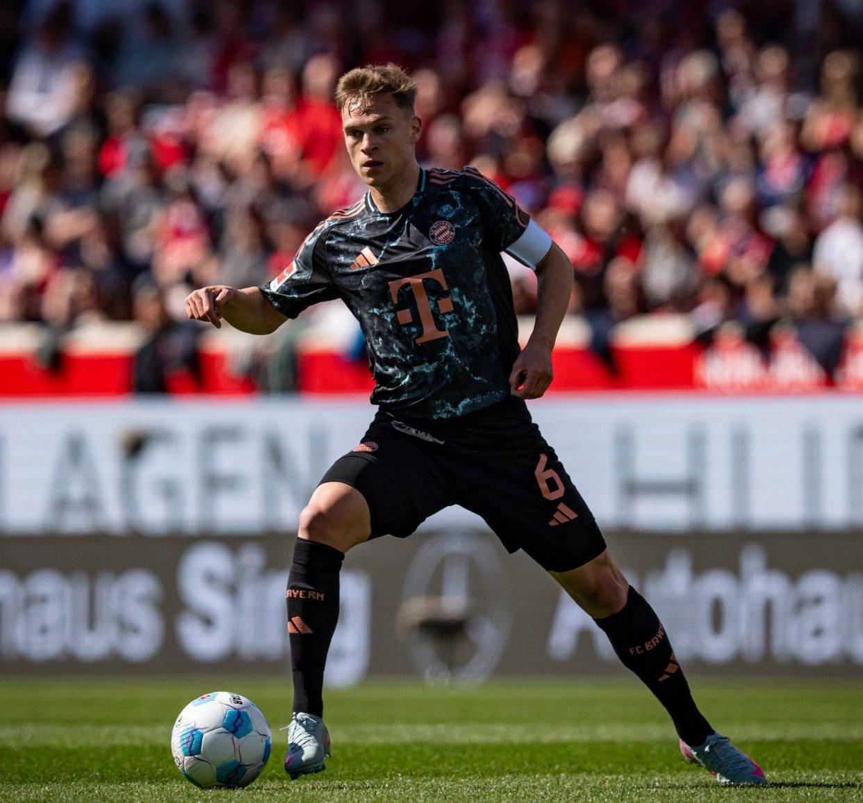 欧冠失利无缘四强，德甲力挽狂澜，拜仁坚守底线，凯恩瞄准第一座冠军奖杯